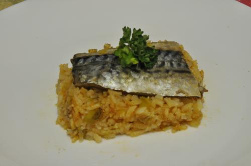 Jak uvařit pečená ryba s rýží? Snadné recept, připravený za 30 - 45 minut